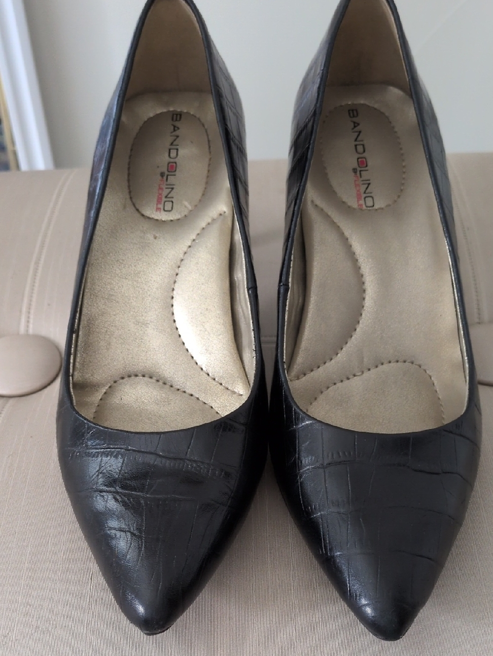Bandolino Black Croc-Embossed Pointed Pumps Kitten Heels Women's 6